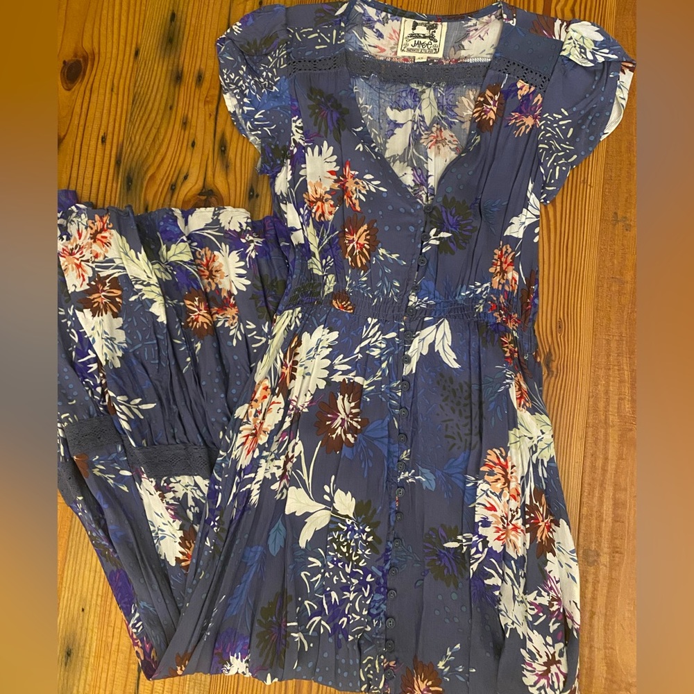Never worn! Floral patterned whimsical dress
